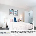 - Trafalgar - 4 Bedroomed House - Free Parking *