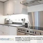 - Trafalgar - 4 Bedroomed House - Free Parking Scarborough
