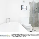 - Trafalgar - 4 Bedroomed House - Free Parking