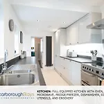 - Trafalgar - 4 Bedroomed House - Free Parking Nyaraló *