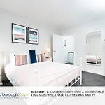 - Trafalgar - 4 Bedroomed House - Free Parking Scarborough