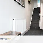 - Trafalgar - 4 Bedroomed House - Free Parking