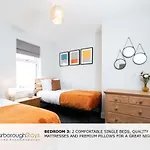 - Trafalgar - 4 Bedroomed House - Free Parking * Scarborough