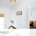 - Trafalgar - 4 Bedroomed House - Free Parking * Scarborough