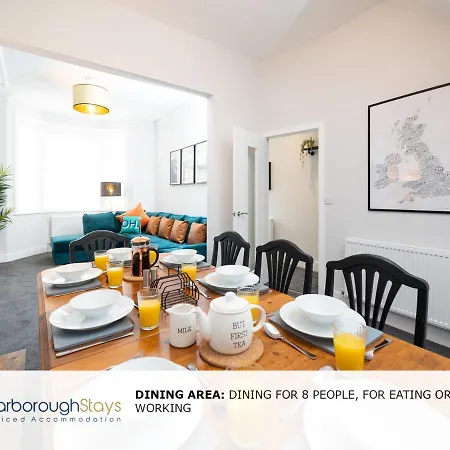 - Trafalgar - 4 Bedroomed House - Free Parking Σκάρμπορο