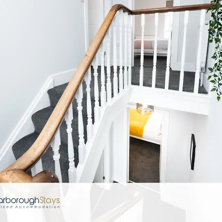 - Trafalgar - 4 Bedroomed House - Free Parking Σκάρμπορο