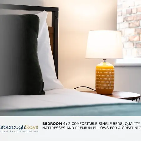 - Trafalgar - 4 Bedroomed House - Free Parking Σπίτι διακοπών Σκάρμπορο