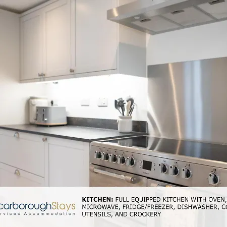 - Trafalgar - 4 Bedroomed House - Free Parking Scarborough