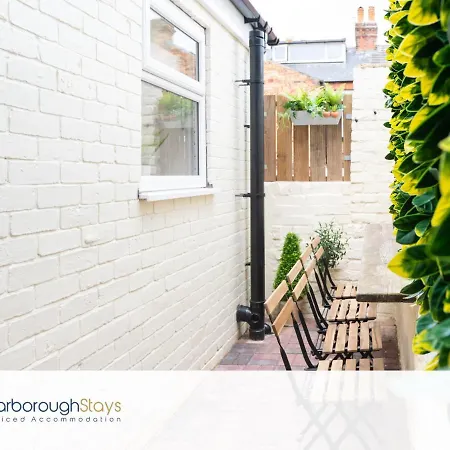 Сasa de vacaciones - Trafalgar - 4 Bedroomed House - Free Parking *