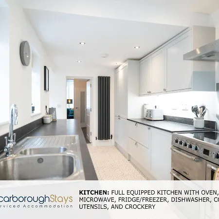 - Trafalgar - 4 Bedroomed House - Free Parking Holiday home *