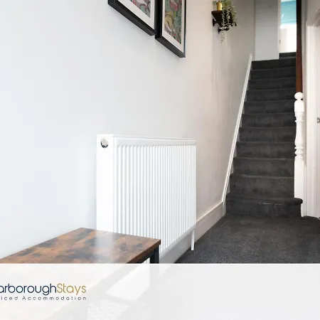 - Trafalgar - 4 Bedroomed House - Free Parking