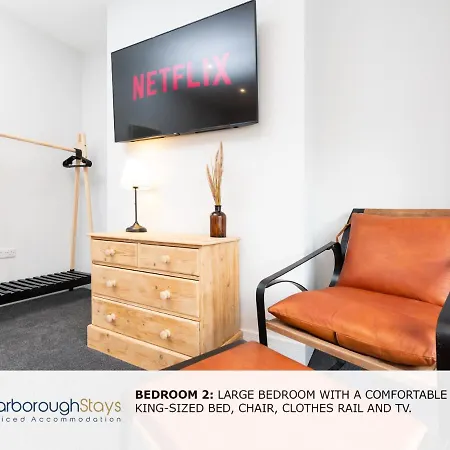 - Trafalgar - 4 Bedroomed House - Free Parking * Scarborough