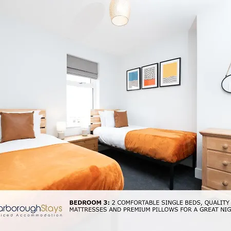 - Trafalgar - 4 Bedroomed House - Free Parking Holiday home *