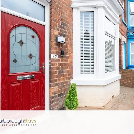 - Trafalgar - 4 Bedroomed House - Free Parking