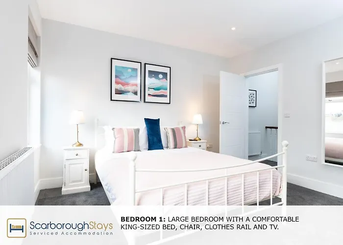 - Trafalgar - 4 Bedroomed House - Free Parking *