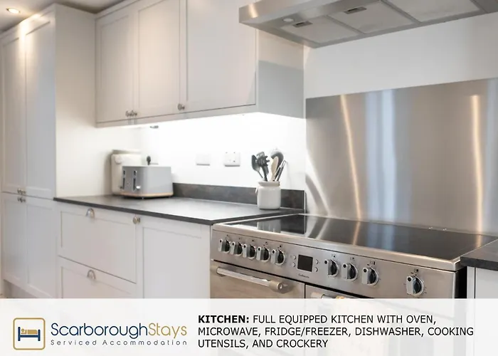 - Trafalgar - 4 Bedroomed House - Free Parking Scarborough