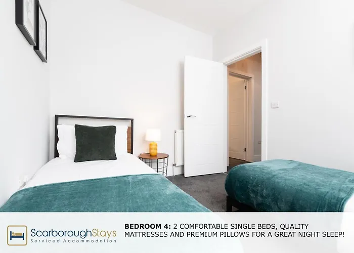 Hébergement de vacances - Trafalgar - 4 Bedroomed House - Free Parking