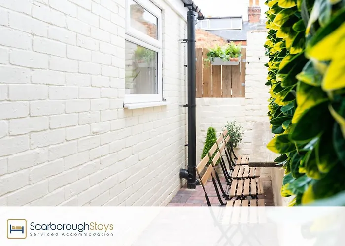 Hébergement de vacances - Trafalgar - 4 Bedroomed House - Free Parking *