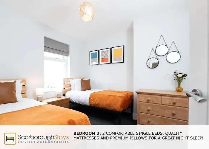 - Trafalgar - 4 Bedroomed House - Free Parking * Scarborough