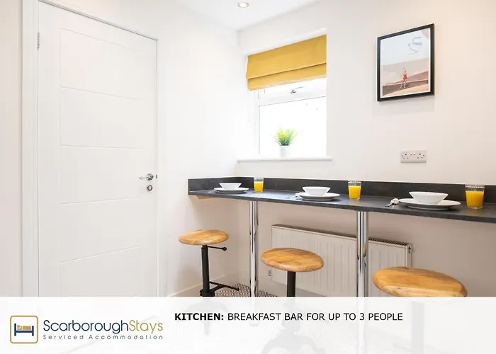 Hébergement de vacances - Trafalgar - 4 Bedroomed House - Free Parking