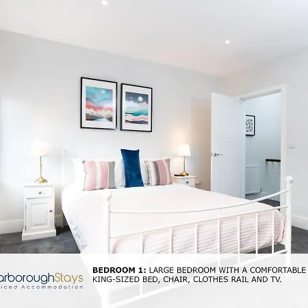 - Trafalgar - 4 Bedroomed House - Free Parking *