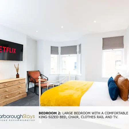 - Trafalgar - 4 Bedroomed House - Free Parking Scarborough